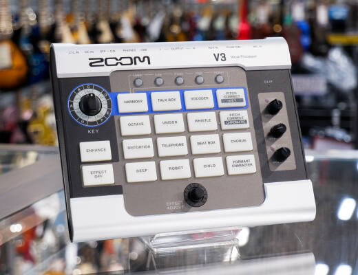 Gear Hunter | Zoom - V3 Multi-effects Vocal Processor